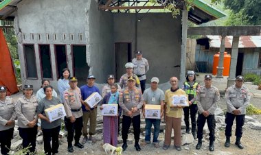 Kapolda-NTT-Salurkan-Bantuan-untuk-Korban-Gempa-di-Ngada,-Polri-Hadir-Ringankan-Beban-Warga