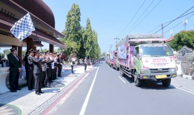 Di-Hari-Kemerdekaan,-Polri-Serentak-Gerakkan-44-Truk-Bantuan-untuk-Masyarakat-Terdampak-Gempa-Flores