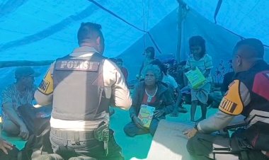 Polri-Salurkan-Bantuan-Kapolri-kepada-Warga-Terdampak-Gempa-di-Kampung-Ratung