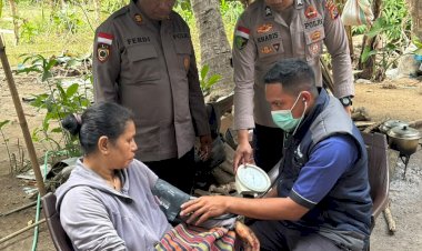 Polri-Beri-Pelayanan-Kesehatan-bagi-Warga-Terdampak-Gempa-di-Manggarai