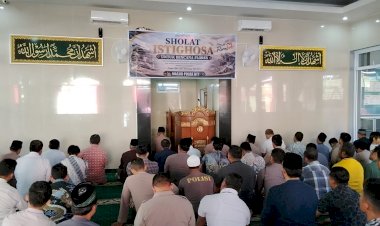 Personel-Polda-NTT-Gelar-Salat-istighosah,-Panjatkan-Doa-untuk-Masyarakat-Terdampak-Gempa-Flores