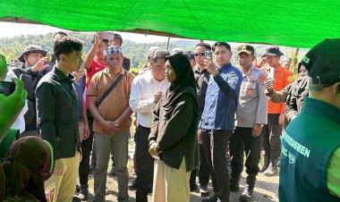 Wapres-Gibran-Tinjau-Langsung-Dampak-Gempa-di-Manggarai-Timur,-Temui-Pengungsi-dan-Salurkan-Bantuan