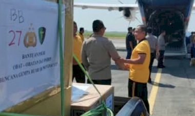 Polri-Kirim-38-Koli-Obat-obatan-dari-Polda-Jatim-untuk-Bantu-Korban-Gempa-Flores
