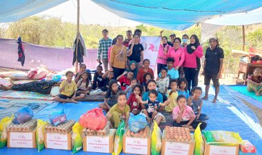 Bhayangkari-Peduli-Hadir-di-Tengah-Penyintas-Gempa,-Polres-Ngada-Salurkan-Sembako-ke-Warga-dan-Anggota-Bhayangkari