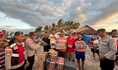 Lima-Jam-Menembus-Medan-Sulit,-Polres-Manggarai-Timur-Pastikan-Bantuan-Tiba-di-Kampung-Tango-Bali