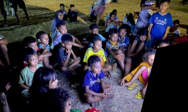 Polri-Hadir,-Anak-Anak-Pengungsi-Kembali-Tersenyum-Lewat-Nonton-Bersama