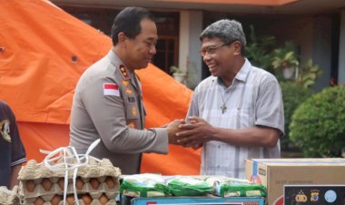 Kapolda-NTT-Sambangi-Keuskupan-Agung-Ende,-Bawa-Bantuan-Rp100-Juta-untuk-Pemulihan-Gereja-Pascagempa