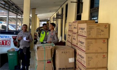 Bantuan-Logistik-Bhayangkari-Tiba-di-Polres-Manggarai,-Diperuntukkan-bagi-Anak-Anak-Terdampak-Gempa