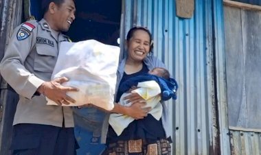 Sentuhan-Kemanusiaan-Polri-untuk-Korban-Gempa-Ntalung-Manggarai-Barat,-Kebutuhan-Bayi-Tak-Luput-dari-Perhatian