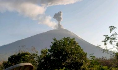 Lewotolok-Kembali-Erupsi,-Polres-Lembata-Perkuat-Imbauan-dan-Mitigasi-untuk-Keselamatan-Warga