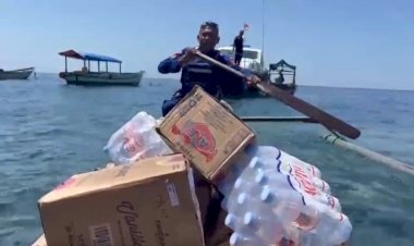 Tempuh-Laut,-KP-P.-NDAO-3009-Antar-Bantuan-Polri-dan-Ketua-Umum-Bhayangkari-untuk-Warga-Pulau-Palue