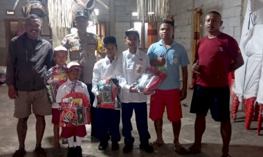 Polri-Hadir-Pulihkan-Semangat-Anak-Terdampak-Gempa,-Siswa-di-Ndoso-Terima-Bantuan-Ketua-Umum-Bhayangkari