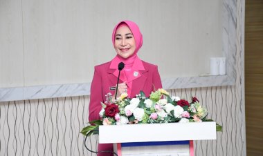 Perkuat-Dinamika-Organisasi,-Ketua-Bhayangkari-Daerah-NTT-Pimpin-Serah-Terima-Jabatan-Pengurus-Daerah,-YKB,-dan-Cabang