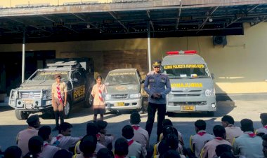 Polres-Kupang-Kota-Bekali-100-Siswa-Saka-Bhayangkara-dengan-Keterampilan-12-Gerakan-Pengaturan-Lalu-Lintas