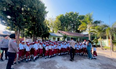 ​Pulihkan-Mental-Siswa-Pasca-Gempa,-Polres-Sikka-Gelar-Trauma-Healing-di-SD-1-Maumere