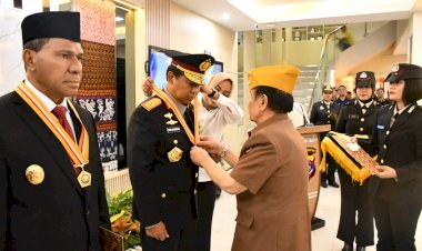 Kapolda-dan-Wagub-NTT-Terima-Penghargaan-Bintang-Veteran-dari-LVRI,-Pererat-Sinergi-Jaga-Nilai-Kebangsaan