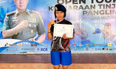 Bripda-Erniati-Ngongo-Sabet-Medali-Emas-di-Open-Turnamen-Kejuaraan-Tinju-Piala-Panglima-TNI-2026-di-Surabaya
