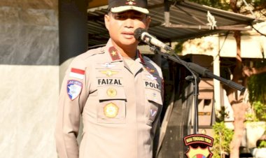 Pimpin-Apel-Pagi:-Wakapolda-NTT-Tegaskan-Penghargaan-bagi-Anggota-Berprestasi-dan-Evaluasi-Ketat-Pelanggaran-Disiplin