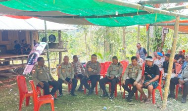 Kehadiran-Penuh-Empati,-Pejabat-Polda-NTT-dan-Kapolres-Hadiri-Prosesi-Pemakaman-Almarhum-Marselinus-Pagegi-di-Sumba-Tengah