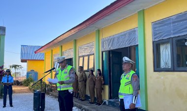 Tanamkan-Tertib-Berlalu-Lintas-dan-Cegah-Perundungan,-Ditlantas-Polda-NTT-Jadi-Irup-di-SMKN-8-Kota-Kupang