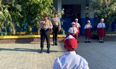 Hadirkan-Edukasi-Digital-dan-Karakter,-Polda-NTT-Gelar-Police-Goes-to-School-di-SDI-Bertingkat-Perumnas-3
