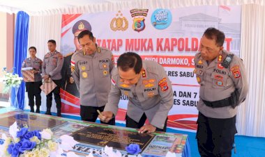 Kunjungan-Kerja-ke-Polres-Sabu-Raijua,-Kapolda-NTT-Resmikan-Barak-Siaga-dan-Rumah-Dinas