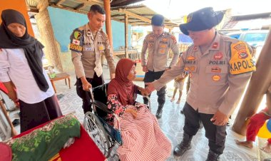 Hadir-di-Tengah-Warga-Terdampak-Gempa-7,7-SR,-Divhumas-Polri-Salurkan-Bantuan-Kemanusiaan-hingga-ke-Pelosok-Manggarai