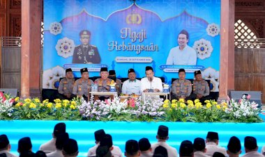 Kapolri-Bersama-Gus-Baha:-Jaga-Persatuan-agar-Indonesia-Terus-Tumbuh-dan-Maju