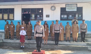 Polda-NTT-Tanamkan-Nilai-Disiplin-dan-Anti-Bullying-Sejak-Dini-Melalui-Upacara-Bendera-di-SDI-Oepoi-Kupang