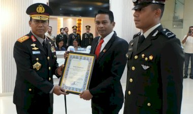 Berprestasi-Harumkan-Nama-Institusi,-Kapolda-NTT-Berikan-Penghargaan-kepada--74-Personel
