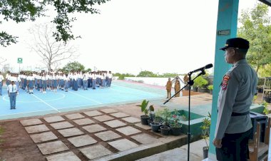 Program-Ditbinmas-Polda-NTT,-Edukasi-Pelajar-SMAN-12-Kupang,-Perkuat-Sinergi-Cegah-Bullying-dan-Pelanggaran-Lalu-Lintas