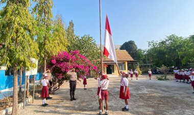 Polda-NTT-Hadir-di-SDN-Pasir-Panjang,-Tanamkan-Nasionalisme-dan-Etika-Digital-kepada-Pelajar