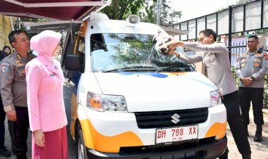Polda-NTT-Terima-Bantuan-Mobil-Perpustakaan-Keliling-dari-Bank-Mandiri,-Dukung-Literasi-Masyarakat