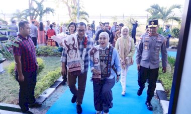 Kalemdiklat-Polri-Komjen-Pol.-Rudi-Darmoko-dan-Kapolda-NTT-Irjen-Pol.-Reza-Arief-Dewanto-Tiba-di-Kupang