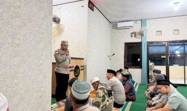 Subuh-Keliling-di-Masjid-Al-Hamidin,-Karo-SDM-dan-Kabiddokkes-Polda-NTT-Perkuat-Kedekatan-dengan-Masyarakat