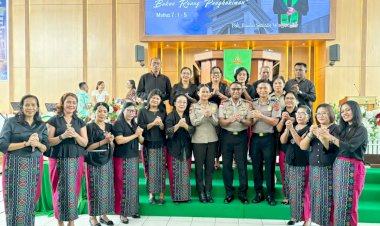 Minggu-Kasih-di-Gereja-Koinonia-Kupang,-Polda-NTT-Pererat-Silaturahmi-dan-Bangun-Kedekatan-dengan-Jemaat