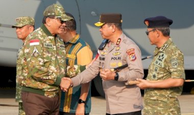 Kapolda-NTT-Irjen-Pol.-Reza-Arief-Dewanto-Sambut-Kedatangan-Menteri-Pertahanan-RI-di-Kupang