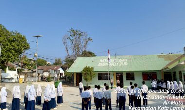 Cegah-Bahaya-Narkoba-Sejak-Dini,-Ditbinmas-Polda-NTT-Hadir-di-MTs-Baitul-Qodim-Kupang