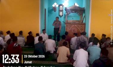 Kapolres-Sumba-Tengah-AKBP-Richard-Sampaikan-Pesan-Kamtibmas-Lewat-Jumat-Keliling