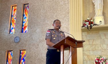 Minggu-Kasih-di-Gereja-Santo-Fransiskus-Asisi-Kolhua,-Kabid-TIK-Polda-NTT-Sampaikan-Pesan-Kamtibmas-dan-Program-Kapolri