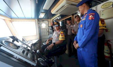 Kapolda-NTT-Tinjau-Kapal-Polisi-di-Labuan-Bajo,-Beri-Perhatian-kepada-Personel-Polairud