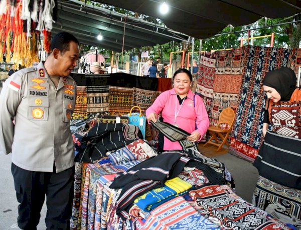 Rayakan Sumpah Pemuda ke-97, Polda NTT Hidupkan Ekonomi Lokal Lewat Gebyar UMKM dan Pesta Rakyat