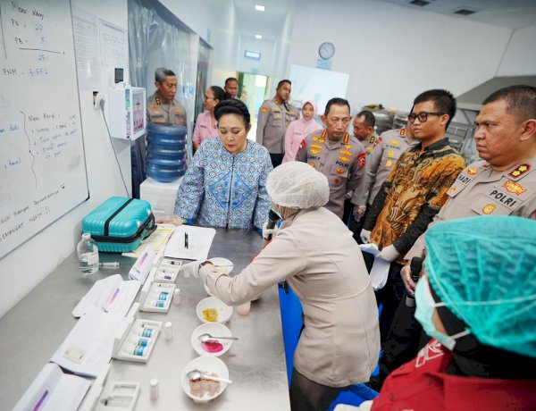 Kapolri dan Ketua Komisi IV DPR Tinjau SPPG YKB Polres Karanganyar, Dukung Penuh Program MBG