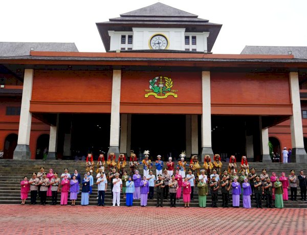 Pimpin-Wisuda-Prajurit-Taruna,-Kapolri-Tekankan-Sinergitas-TNI-Polri-untuk-Wujudkan-Indonesia-Emas-2045