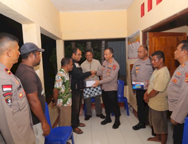 Dirbinmas Polda NTT Tinjau Pos Satkamling di Wetabua, Serahkan Sarana Pendukung Keamanan Lingkungan
