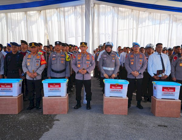 Wujud Empati, Kapolri Beri Bantuan kepada Anggota Polri Korban Bencana di Sumbar