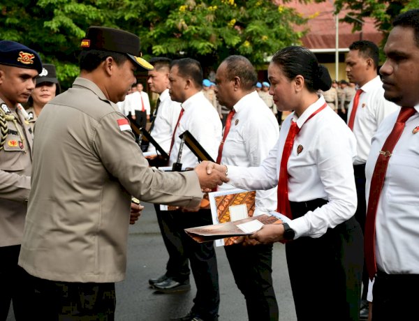 Penghargaan dan Apresiasi atas Dedikasi Luar Biasa, Tim Sus Pengungkapan Kasus Sebastian Bokol Terima Penghargaan Kapolda NTT