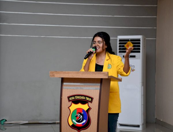 Pidato Mahasiswi Undana Warnai Konferensi Pers Akhir Tahun Polda NTT: Keterbukaan Informasi sebagai Cahaya Demokrasi