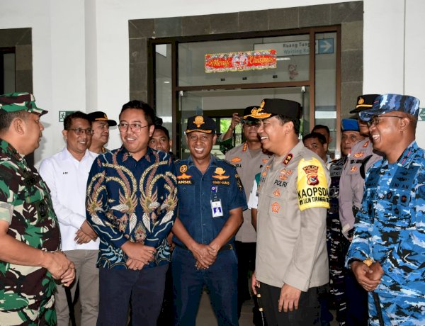 Kapolda NTT Bersama Forkopimda NTT Tinjau Pos Terpadu Pelabuhan Tenau Kupang, Pastikan Kesiapan Pengamanan Natal