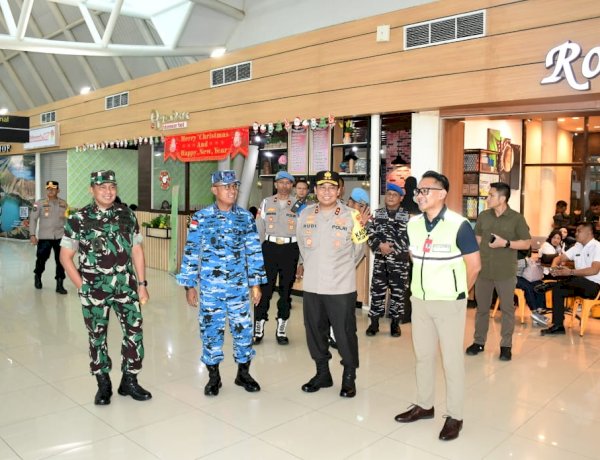 Kapolda NTT Pimpin Patroli Pengecekan di Pos Terpadu Bandara El Tari Kupang, Pastikan Keamanan dan Kelancaran Arus Penumpang Jelang Natal